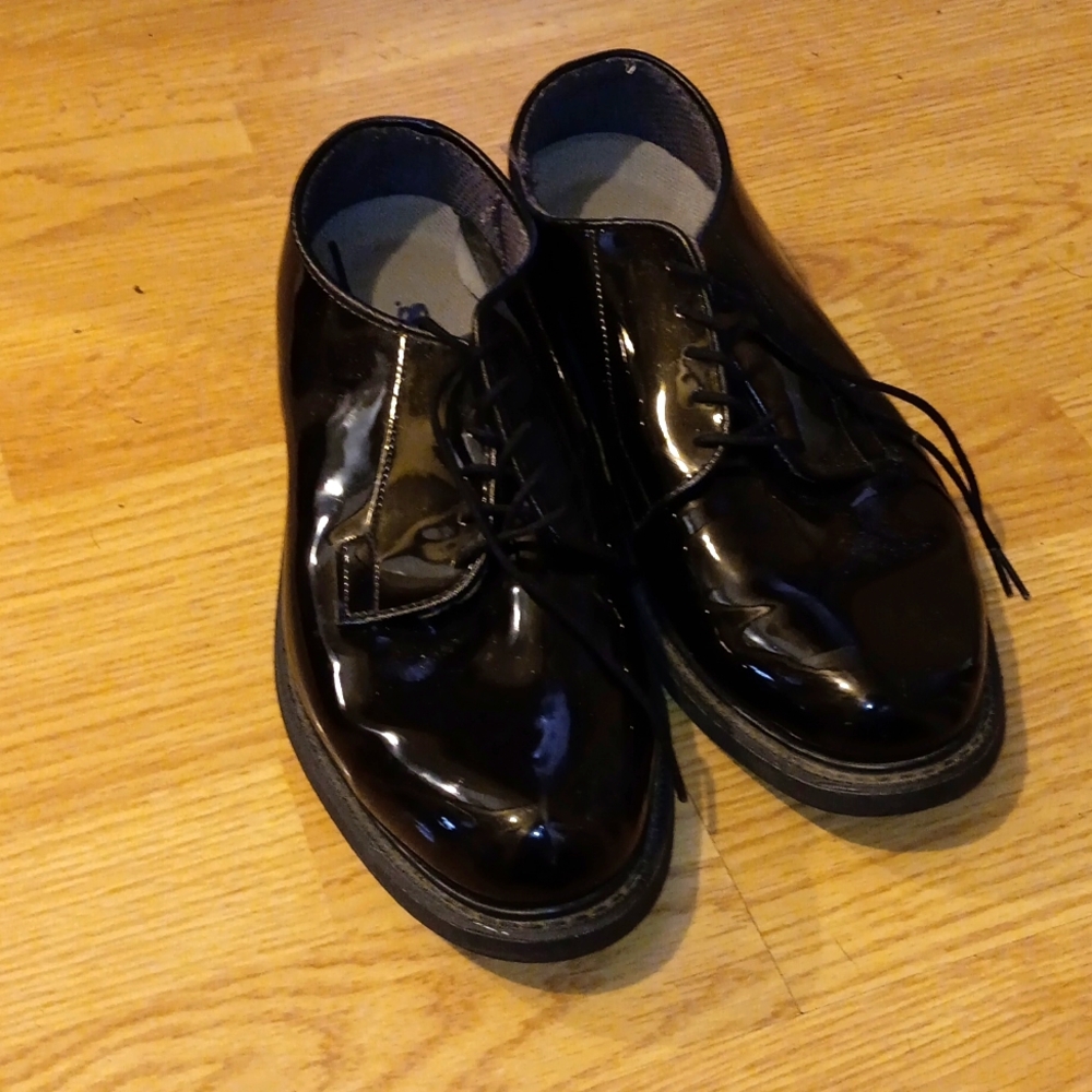 Dress shoes